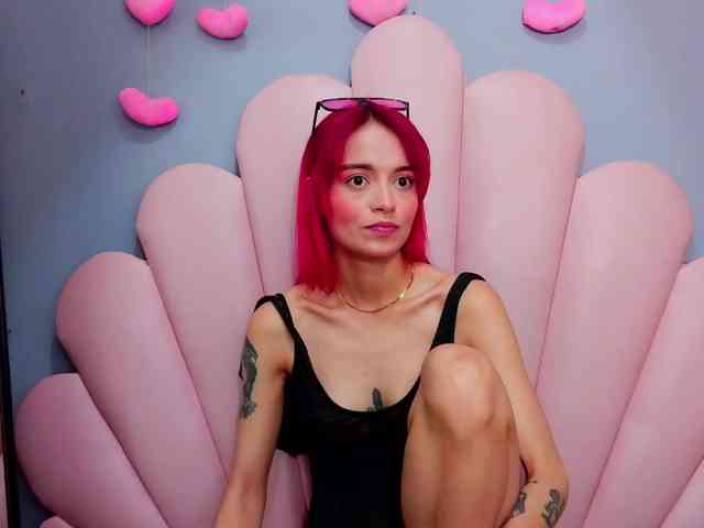 LUCY_MILLER webcam