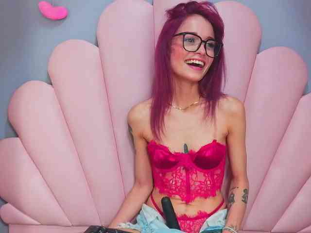 LUCY_MILLER webcam