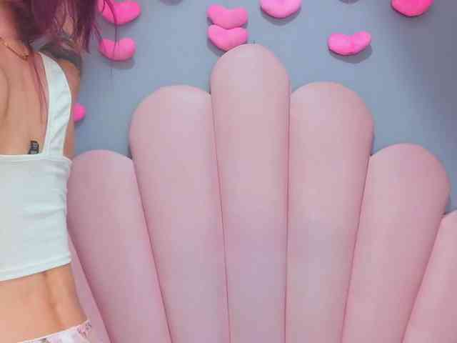 LUCY_MILLER webcam