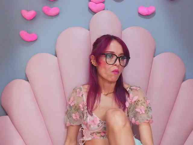 Lucy_miller's cam show statistics and live stream