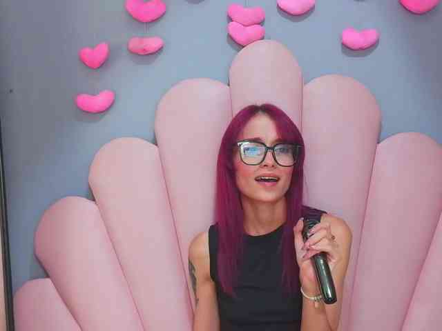 LUCY_MILLER webcam