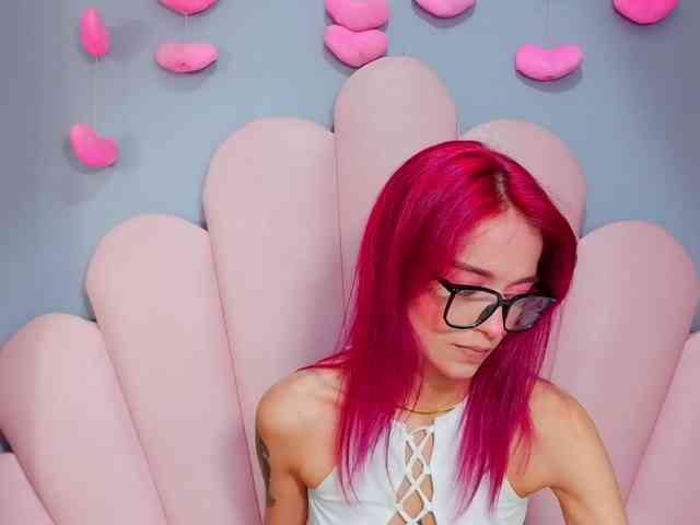 LUCY_MILLER webcam