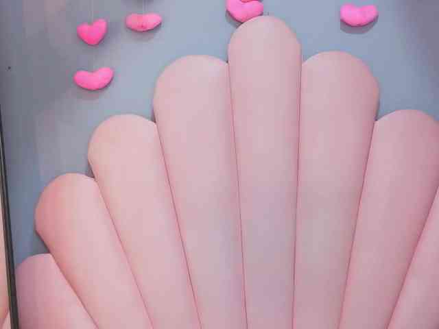 LUCY_MILLER webcam