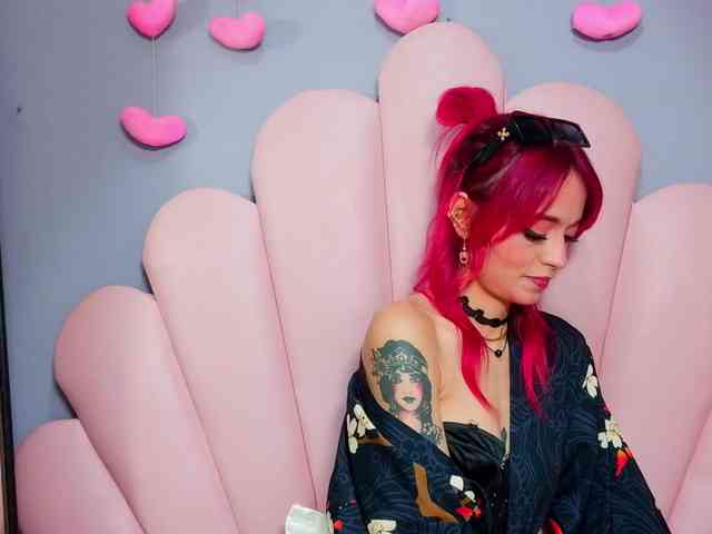 LUCY_MILLER webcam
