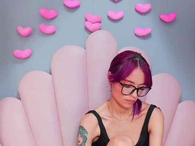 LUCY_MILLER webcam