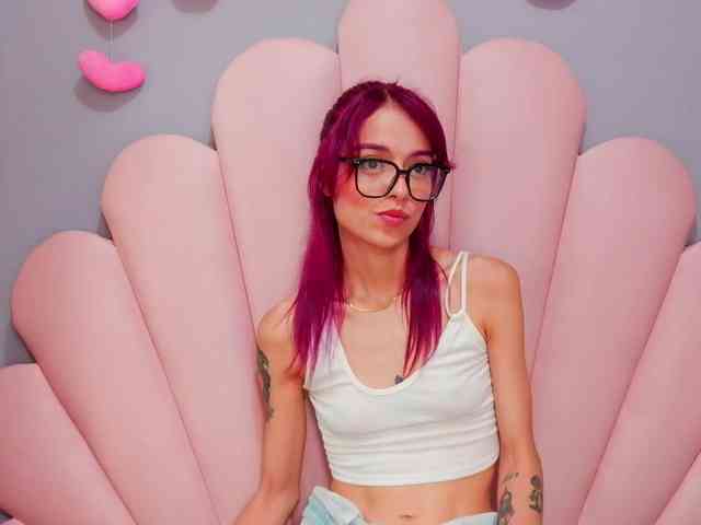LUCY_MILLER webcam