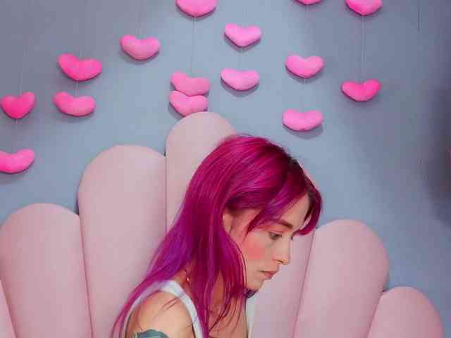 LUCY_MILLER webcam