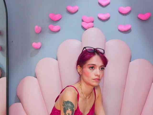 LUCY_MILLER webcam