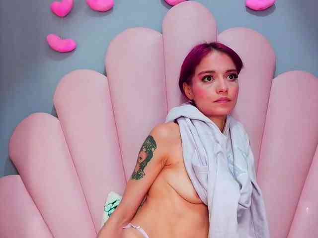 LUCY_MILLER webcam