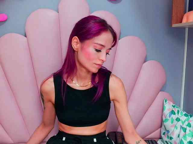 LUCY_MILLER webcam