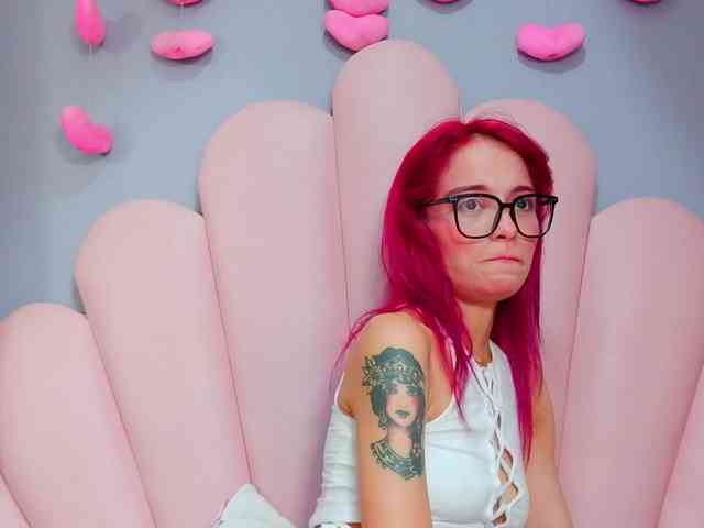 LUCY_MILLER webcam