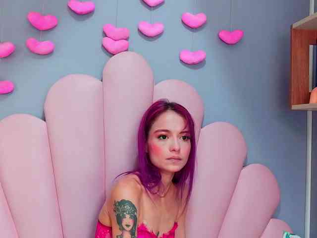 LUCY_MILLER webcam