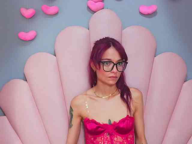 LUCY_MILLER webcam