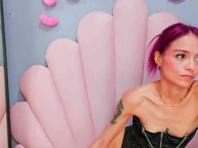 LUCY_MILLER webcam