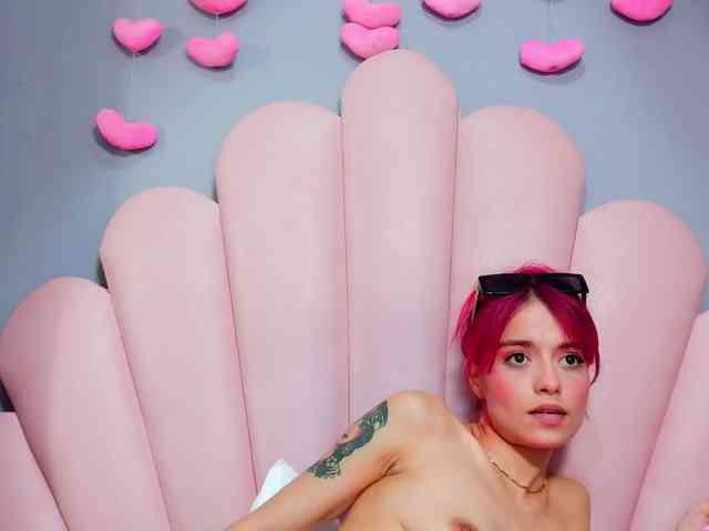 LUCY_MILLER webcam