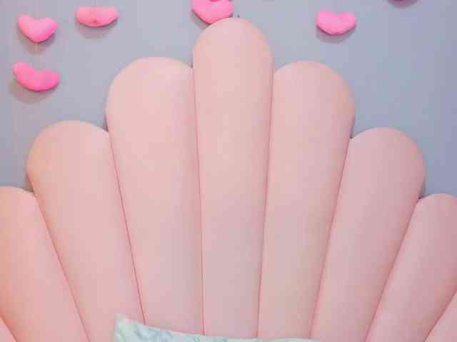 LUCY_MILLER webcam