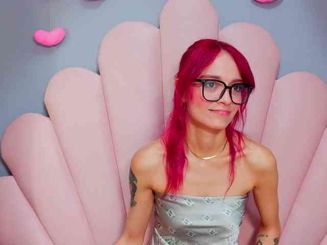 LUCY_MILLER webcam