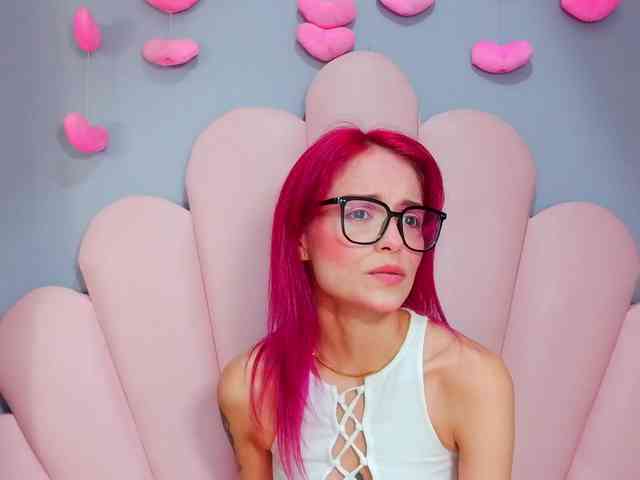 LUCY_MILLER webcam