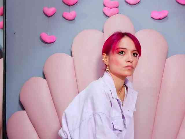 LUCY_MILLER webcam