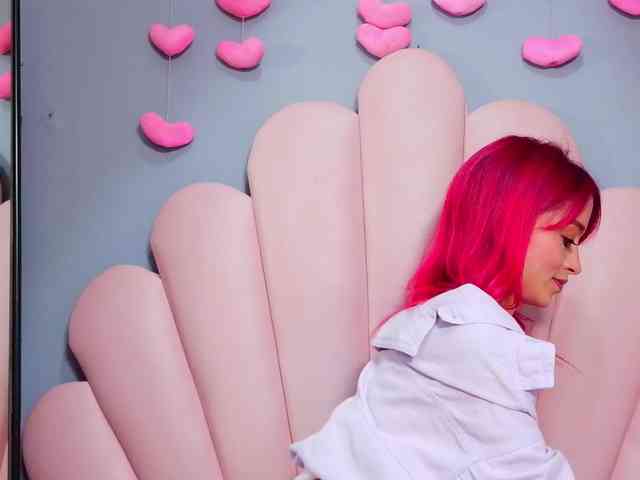 LUCY_MILLER webcam
