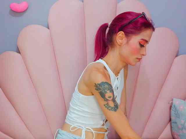 LUCY_MILLER webcam