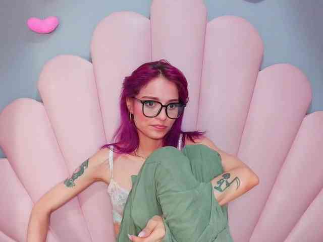 LUCY_MILLER webcam