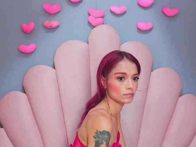 LUCY_MILLER webcam