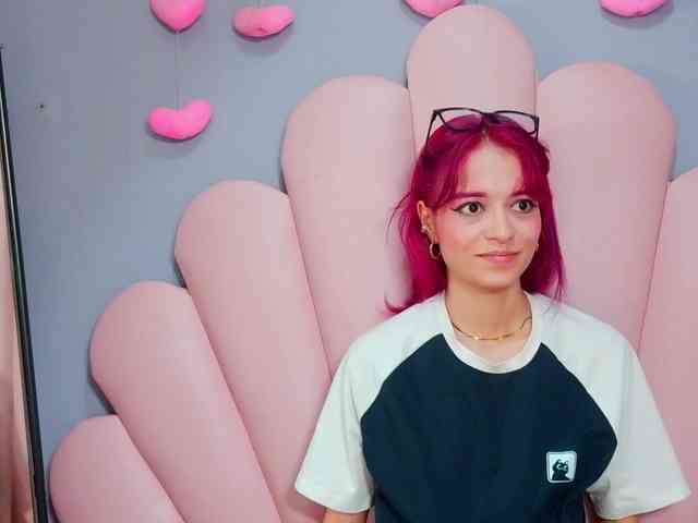 LUCY_MILLER webcam