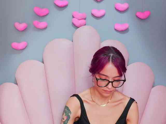 LUCY_MILLER webcam
