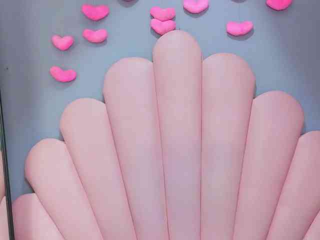LUCY_MILLER webcam