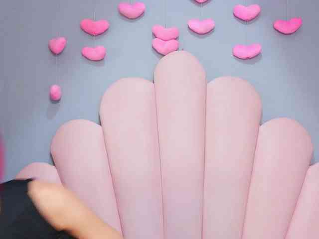 LUCY_MILLER webcam