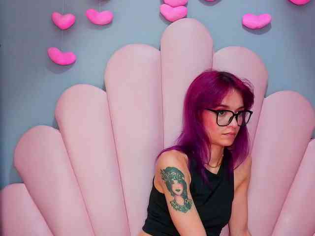 LUCY_MILLER webcam