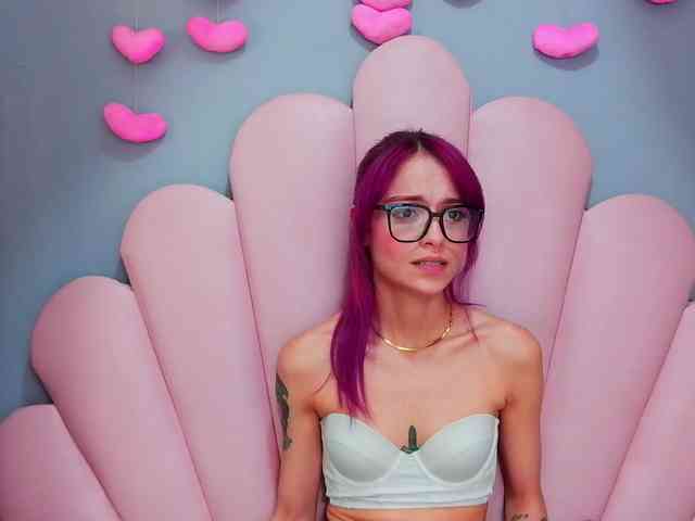 LUCY_MILLER webcam