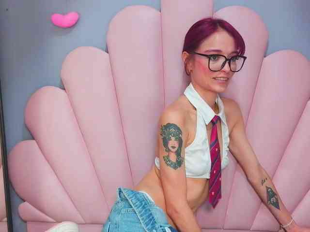 LUCY_MILLER webcam