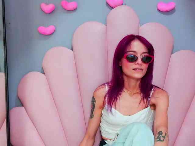LUCY_MILLER webcam