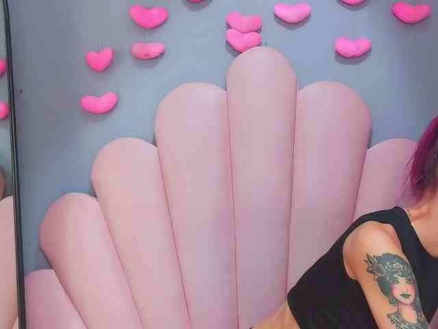 LUCY_MILLER webcam