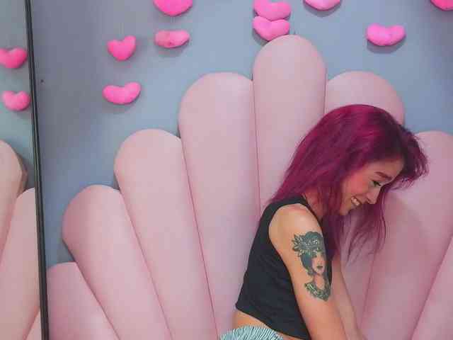 LUCY_MILLER webcam