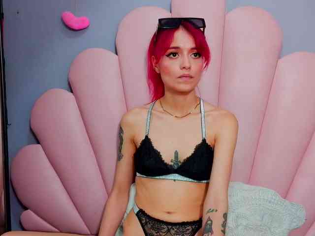 LUCY_MILLER webcam