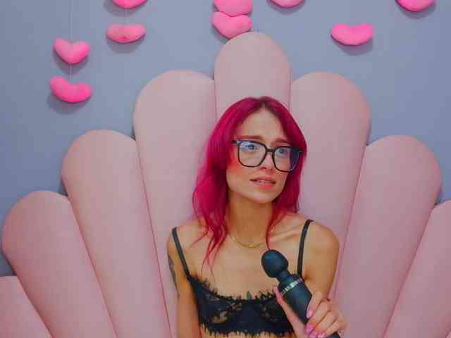 LUCY_MILLER webcam