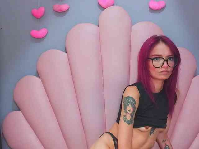 LUCY_MILLER webcam