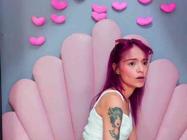 LUCY_MILLER webcam
