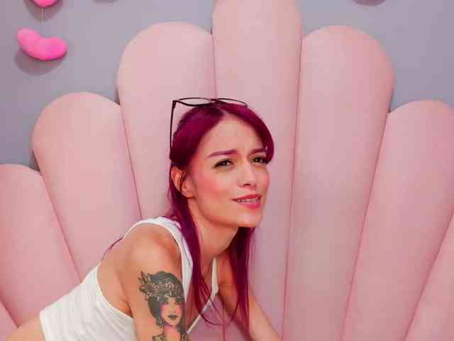 LUCY_MILLER webcam