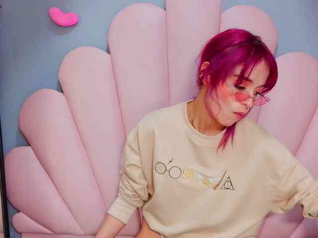 LUCY_MILLER webcam