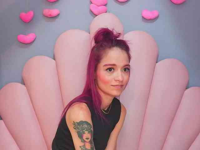 LUCY_MILLER webcam