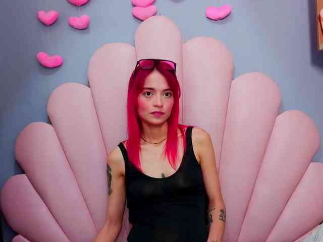 LUCY_MILLER webcam