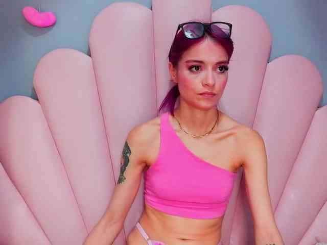 LUCY_MILLER webcam