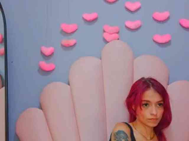 LUCY_MILLER webcam