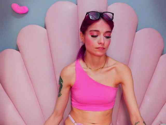 LUCY_MILLER webcam