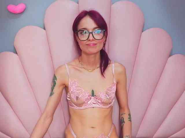 LUCY_MILLER webcam