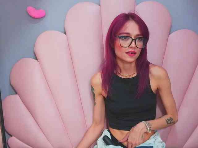 LUCY_MILLER webcam